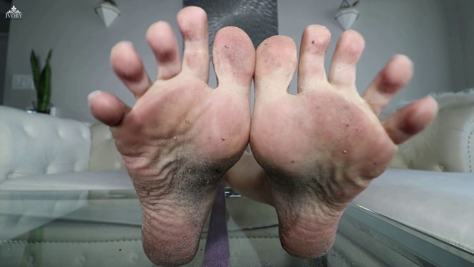 Princess Ivory - Tongue Scrub My Dirty Feet -Handpicked Jerk-Off Instruction